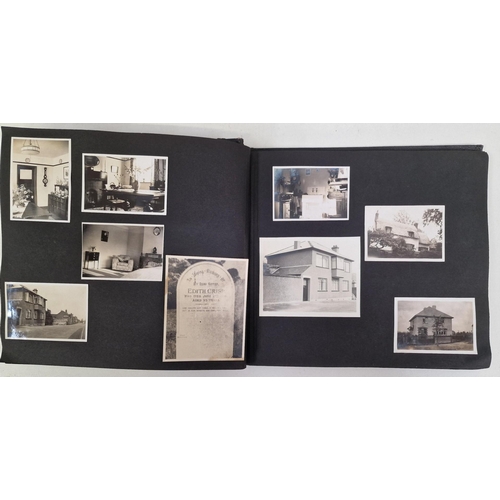 5142 - A pair of family photo albums, full of photo's from the 1930's. Also includes interesting period pho... 