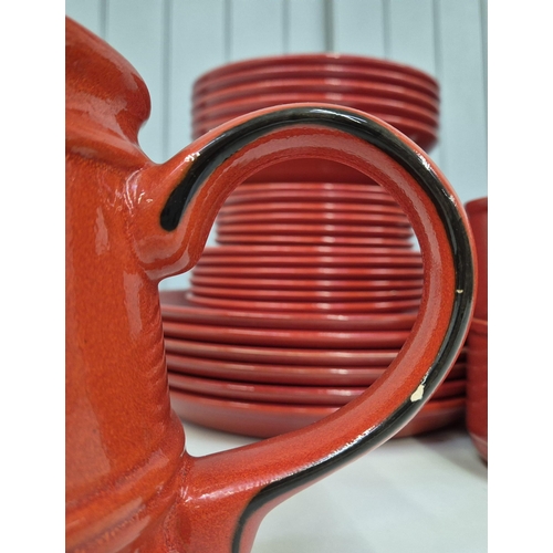 5221 - A 30-piece retro tea/dinner service.