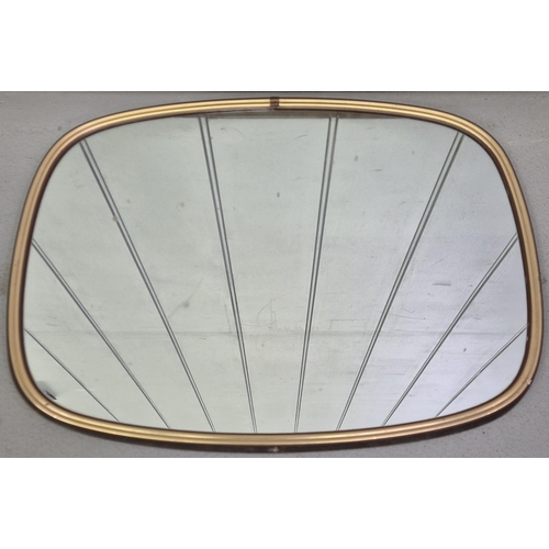 4871 - A collection of 3 vintage mirrors. Dimensions(cm) 61x98; 59x50; 40x52.