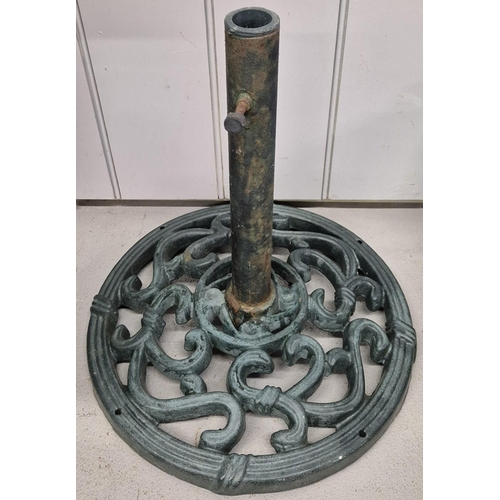 4940 - A cast iron parasol stand. Height 44cm, diameter 41cm.