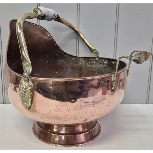 5843 - A mixed lot of decorative copperware. To include a scuttle, with brass detailing, ladle & tray pan (... 