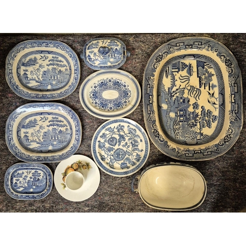 5926 - *****LOT WITHDRAWN*****                            A collection of willow pattern tableware. Makers ... 