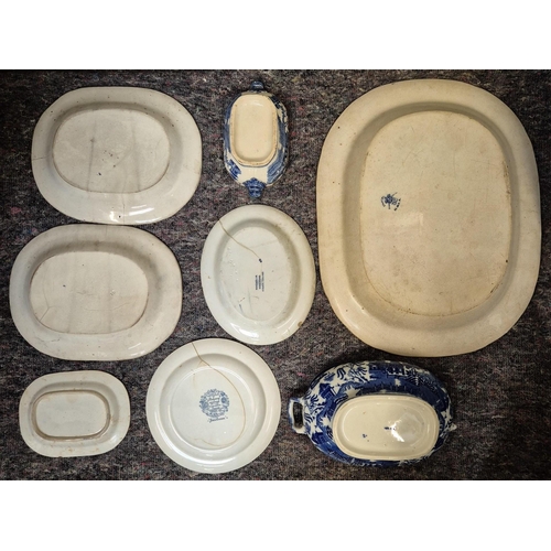 5926 - *****LOT WITHDRAWN*****                            A collection of willow pattern tableware. Makers ... 