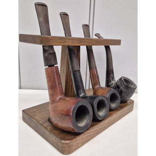 4859 - A vintage pipe rack, with 4 pipes.