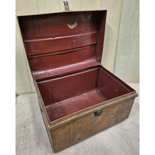 22 - A vintage metal storage trunk. Dimensions(cm) H49, W74, D56.