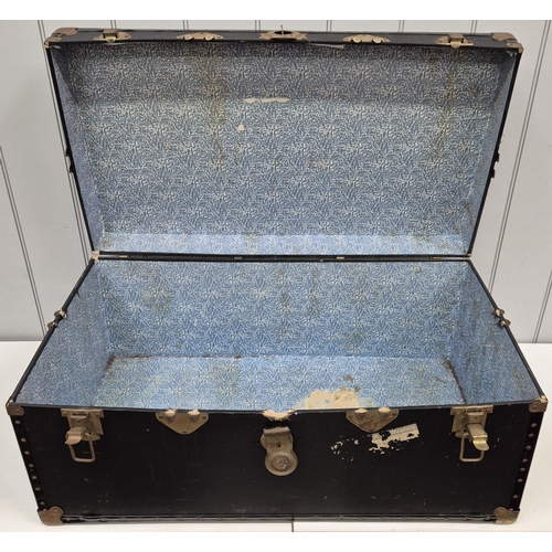 80 - A vintage, solid-framed luggage trunk. Dimensions(cm) H41, W92, D51.