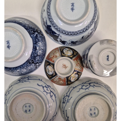 140 - A mixed lot of vintage oriental decorative ceramics.