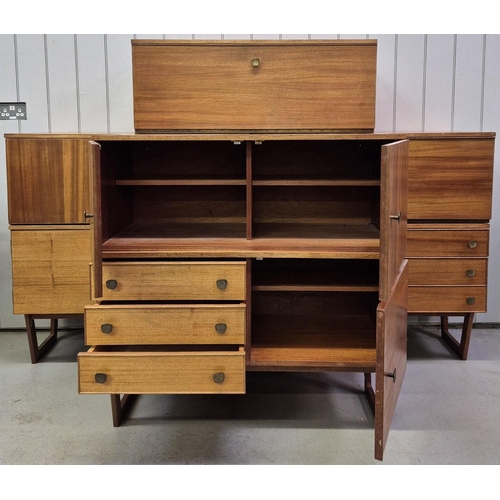 95 - A collection of seven pieces of mid-century teak modular furniture. To include three base pieces, wi... 