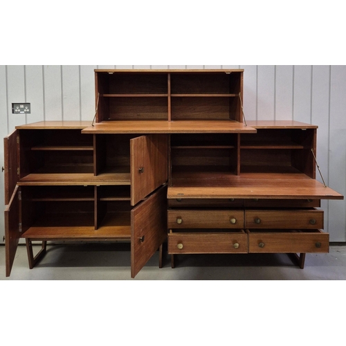 95 - A collection of seven pieces of mid-century teak modular furniture. To include three base pieces, wi... 