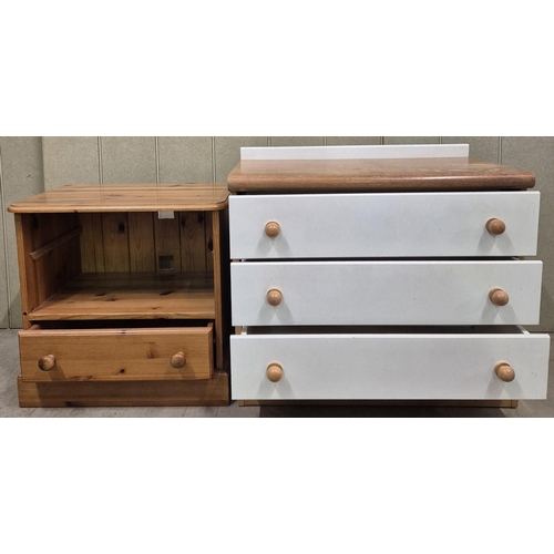 17 - A bedroom chest of three drawers, together with a single-drawer, pine media unit. Respective dimensi... 