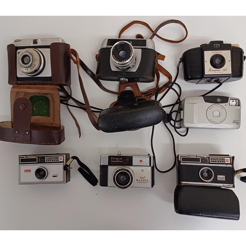 207 - A large collection of 13 vintage cameras, mostly with original cases. To include Brownie 120/127/Jun... 