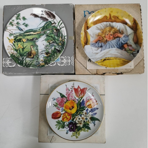 287 - A collection of three boxed display plates. Each complete with certificates of authenticity. To incl... 