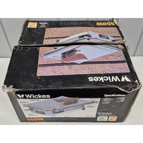 418 - A used Wickes 550W electric tile cutter, with original box.
PAT test pass & functionality test indic... 