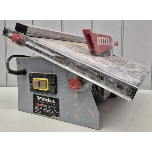 418 - A used Wickes 550W electric tile cutter, with original box.
PAT test pass & functionality test indic... 