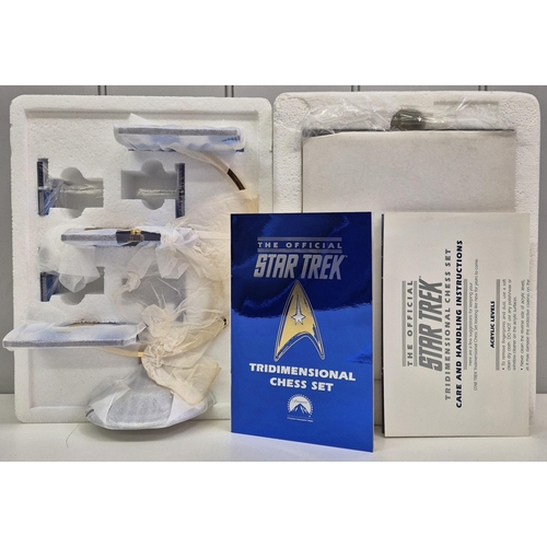 611 - Star Trek Tridimensional chess set, by Franklin Mint. Complete with original packaging, documents, e... 