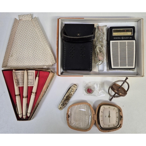 631 - A mixed collection of vintage items. To include a boxed General Electric portable radio with case; p... 