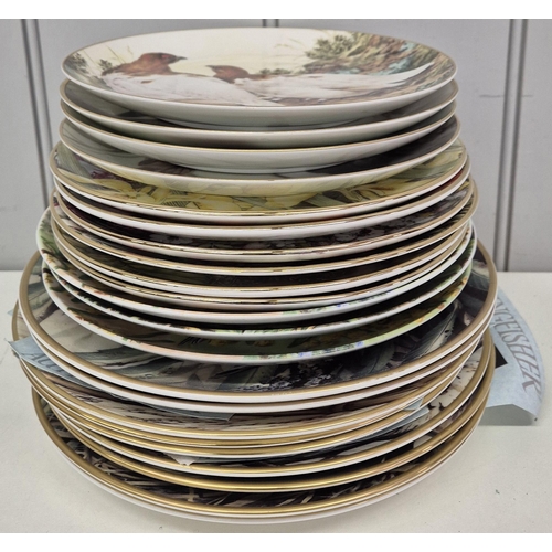 669 - A collection of 22 wildlife-themed collector's display plates. Mostly complete with certificate of a... 