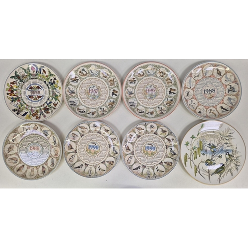 671 - A collection of 16 seasonal/annual-themed collector's display plates. Makers include Wedgwood & Webb... 