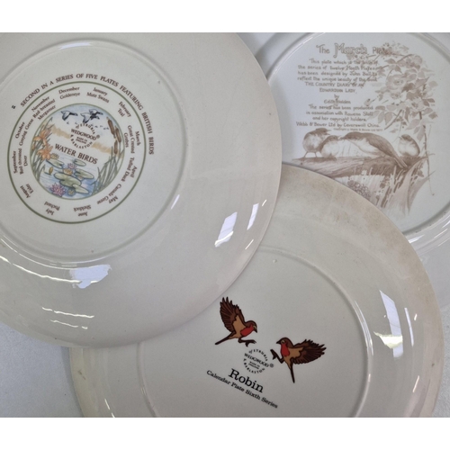 671 - A collection of 16 seasonal/annual-themed collector's display plates. Makers include Wedgwood & Webb... 