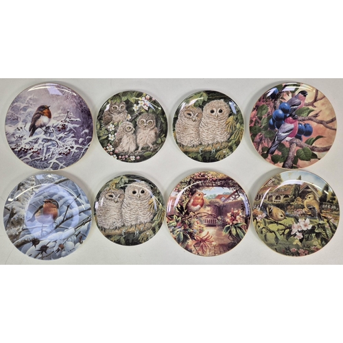 673 - A collection of 16 Wedgwood wildlife-themed collector's display plates.