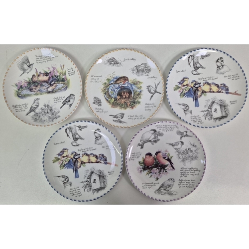 674 - A collection of 11 Wedgwood/Danbury Mint wildlife-themed collector's display plates.