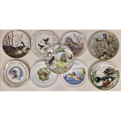 700 - A collection of 23 wildlife/countryside-themed collector's display plates. Makers include Limoges,  ... 