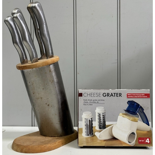 619 - Mixed lot of new/used kitchenware. To include boxed hand mixer, boxed grill, unopened carving set, e... 