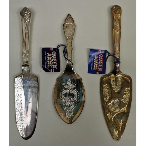 660 - A mixed lot of silver-plated tableware & souvenirs. To include three cake slices, cased dessert fork... 
