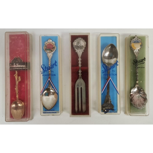 660 - A mixed lot of silver-plated tableware & souvenirs. To include three cake slices, cased dessert fork... 