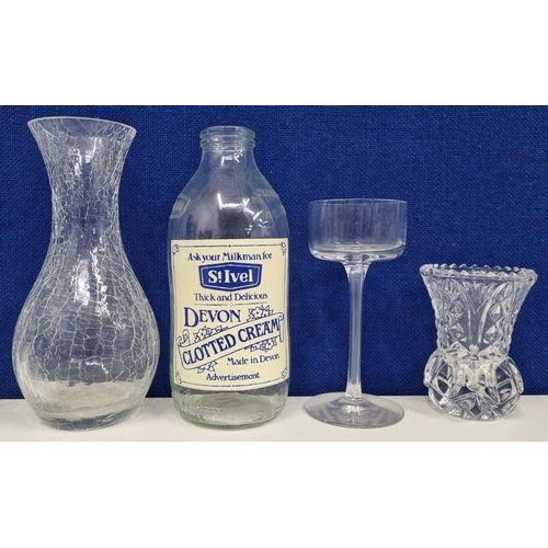 661 - An assortment of glass and crystal ware to include a fluted tealight, a crackle effect glass vase, a... 