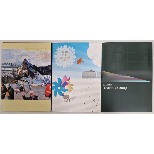 682 - A collection of Royal Mail stamp consecutive yearpacks, 1970-2007 inclusive. All appear in excellent... 