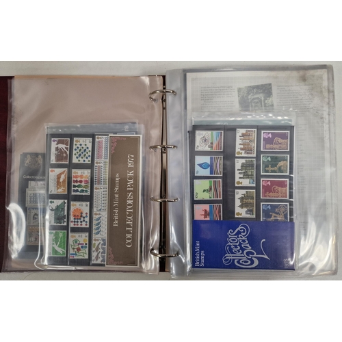 682 - A collection of Royal Mail stamp consecutive yearpacks, 1970-2007 inclusive. All appear in excellent... 
