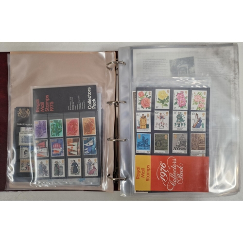 682 - A collection of Royal Mail stamp consecutive yearpacks, 1970-2007 inclusive. All appear in excellent... 