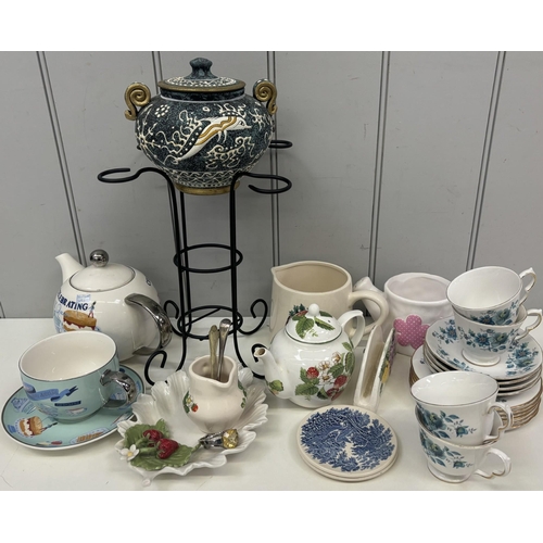 702 - Collection of tableware. To include QEII Platinum Jubilee teapot & cup, Queen Anne cups, saucers & s... 