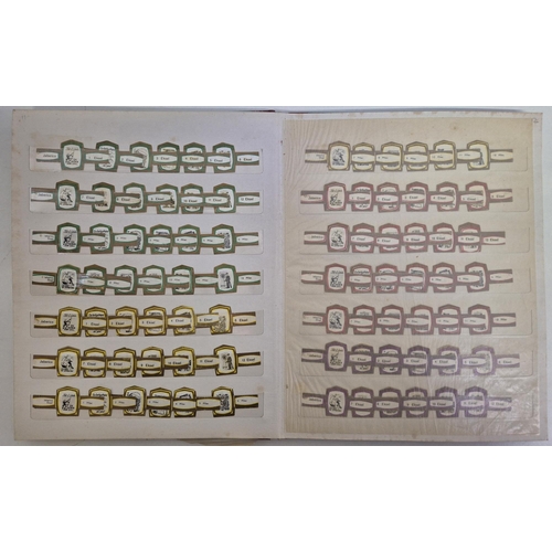 1578 - A huge collection of international cigar bands, housed in 4 albums. Approximately 2200 in total. Man... 