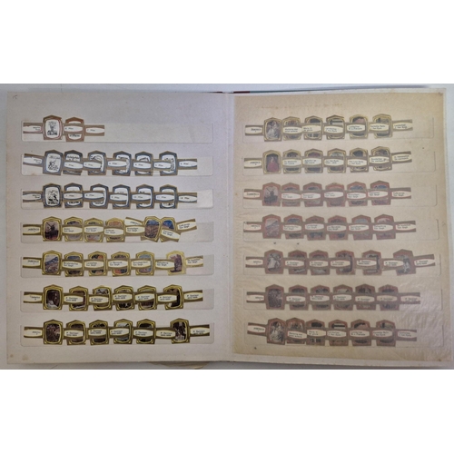 1578 - A huge collection of international cigar bands, housed in 4 albums. Approximately 2200 in total. Man... 