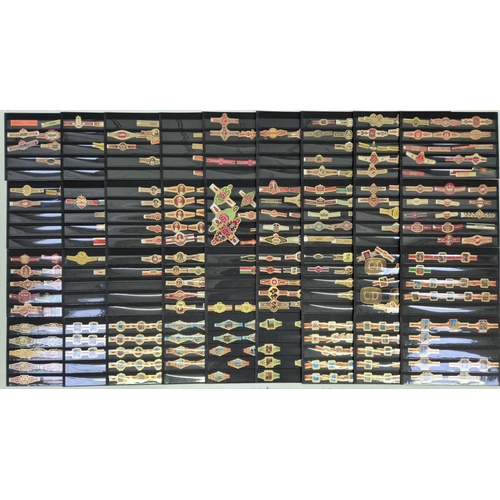 1579 - A large collection of international cigar bands, housed in a quantity of collector's sleeves. Approx... 