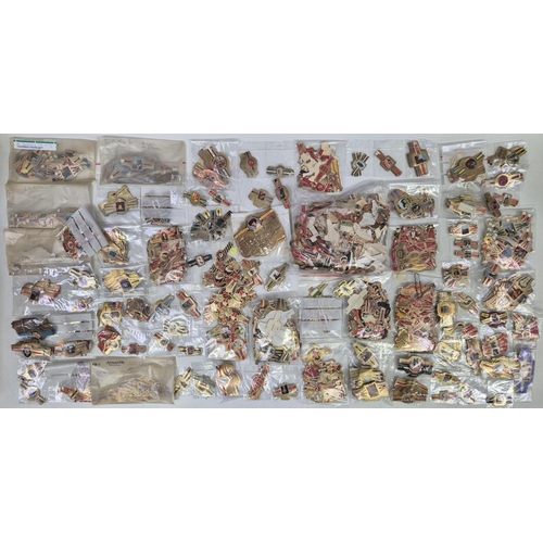 1585 - Three boxes full of loose/part-set cigar bands.