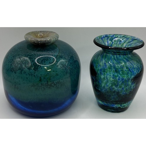 31 - Collection of 16 pieces of mid-century & later, mostly blue glass vases & art glass. Tallest 24cm.