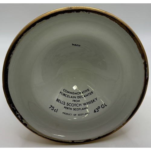 33 - Collection of 5 Wade, Royalty-related, Bell's ceramic whisky decanters (empty); together with an uno... 