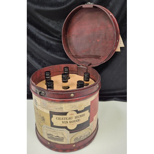 47 - Mr Giles Old World Wine Drum gift set of 6 bottles of red wine (187ml), together with a vintage wine... 