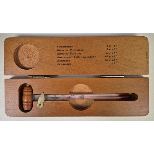 47 - Mr Giles Old World Wine Drum gift set of 6 bottles of red wine (187ml), together with a vintage wine... 