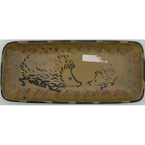 127 - Collection of 6 pieces of vintage pottery. To include Denby, Honiton, etc. Tallest 20cm.