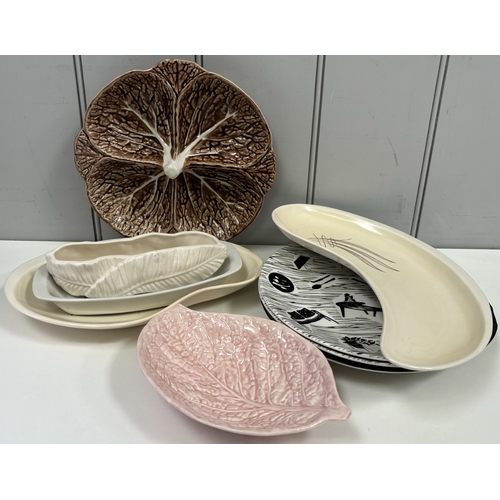 132 - Collection of 8 vintage ceramic tableware examples.