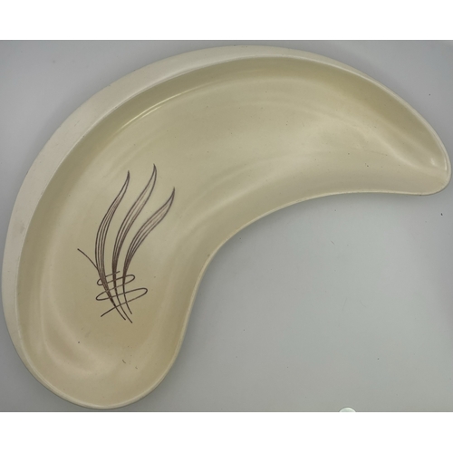 132 - Collection of 8 vintage ceramic tableware examples.