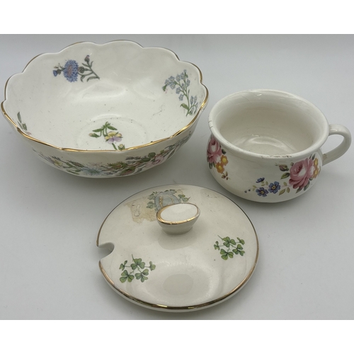 135 - Mixed lot of mostly vintage commemorative ceramic pieces. To include Wedgwood, Royal Doulton, Lysand... 