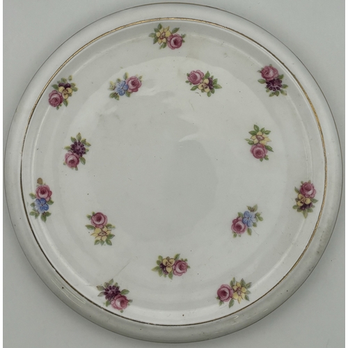 135 - Mixed lot of mostly vintage commemorative ceramic pieces. To include Wedgwood, Royal Doulton, Lysand... 