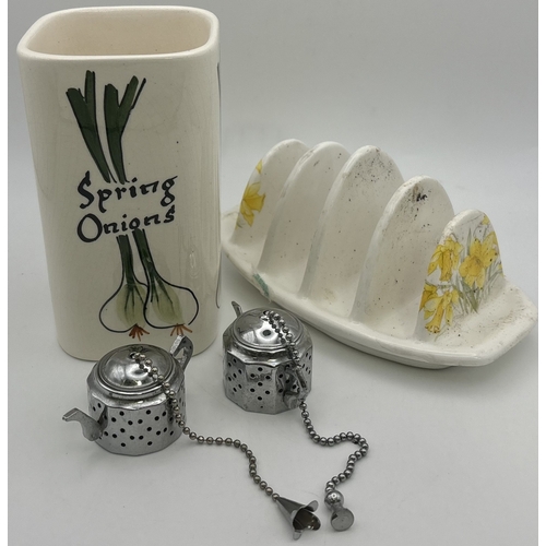 144 - Collection of vintage tableware. To include coffee grinder, branded Horlicks mixers, coaster set, et... 