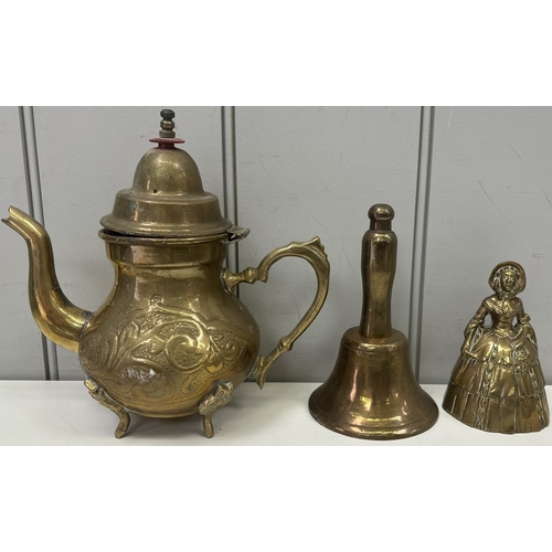 146 - Large collection of decorative brassware. To include horse brasses, compass, teapot, candle snuffer,... 
