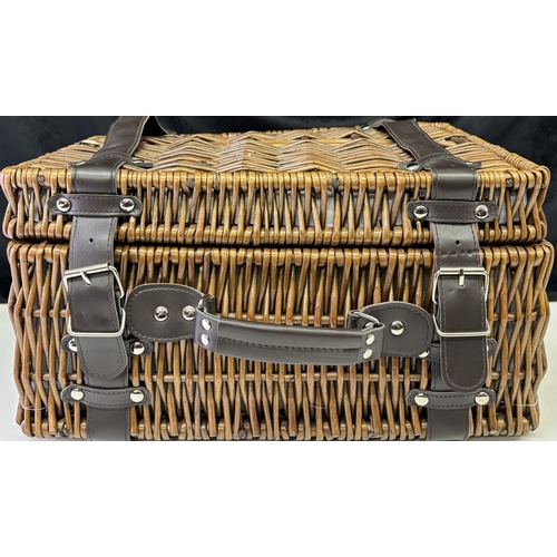 148 - Good quality wicker picnic basket. Dimensions(cm) H22, W39, D30.